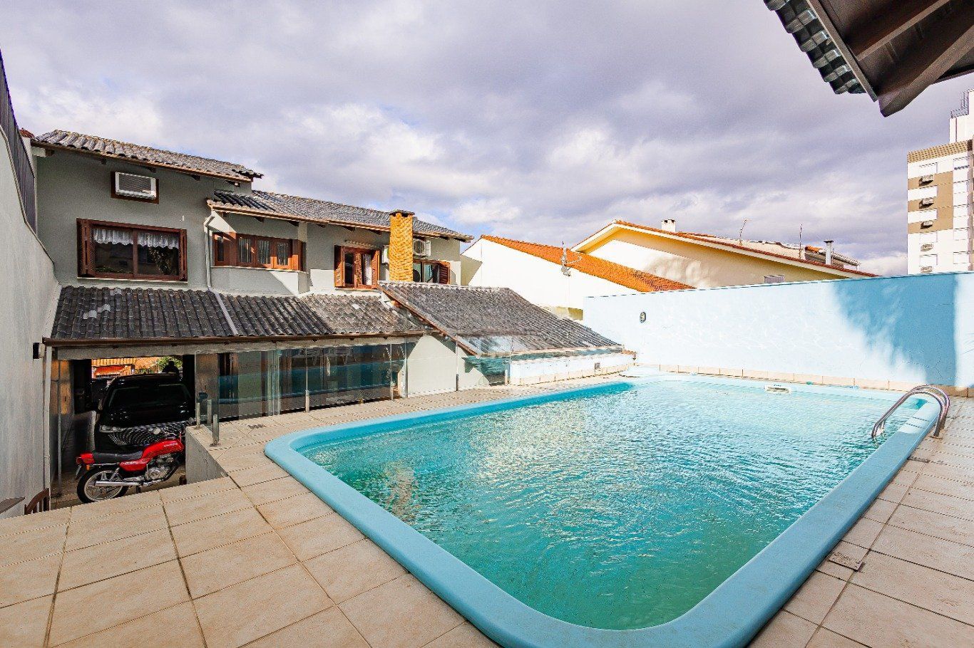 Casa de 4 dormitórios e 208m² à venda no Bairro Jardim Botânico, Porto Alegre.