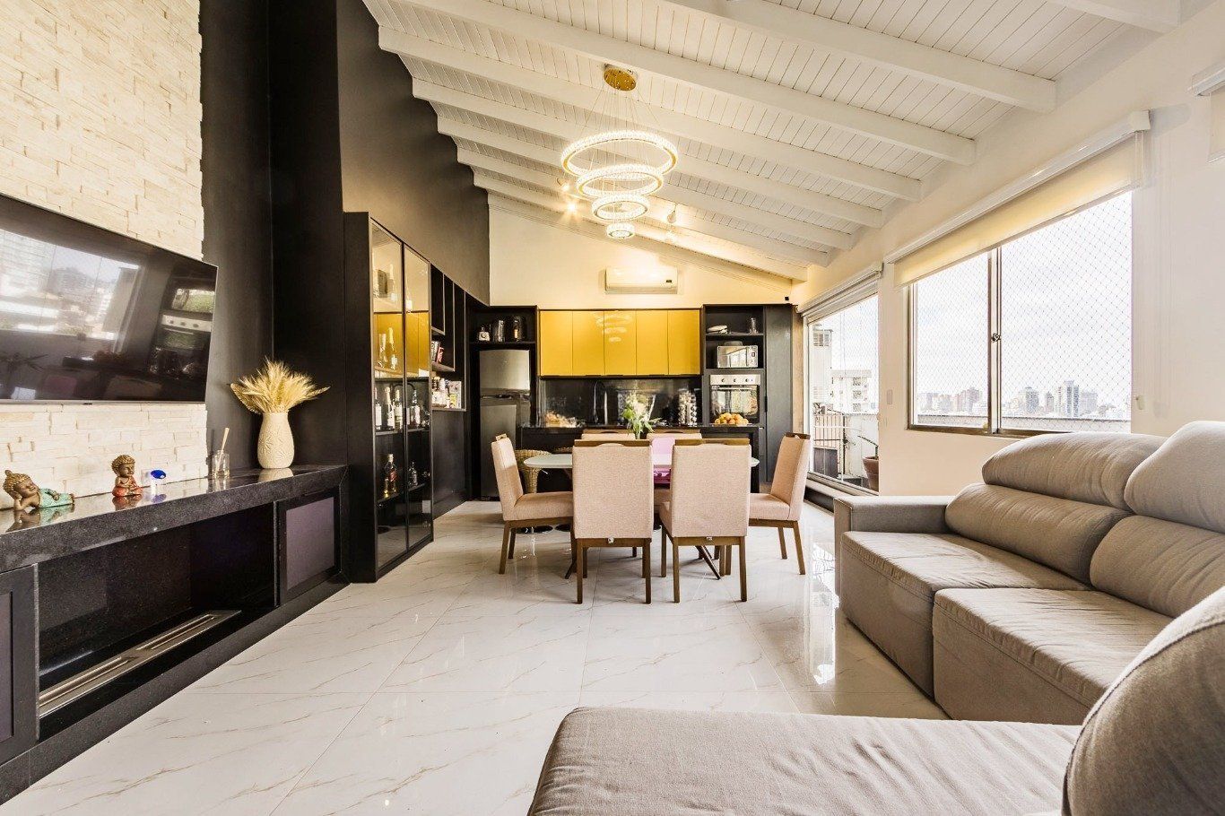 Cobertura de 3 dormitórios à venda em Mont'Serrat, Porto Alegre.