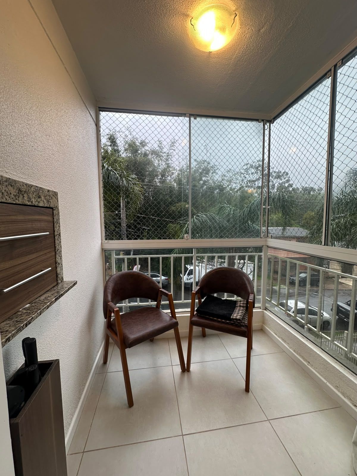 Apartamento de 3 dormitórios, com sacada com churrasqueira e 1 vaga de garagem coberta.