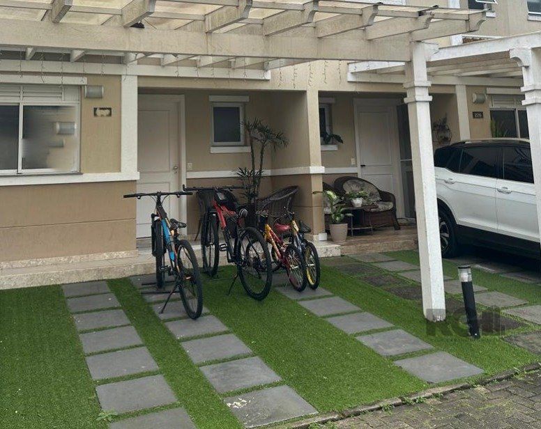 Casa de Condomínio com 157m², 3 dormitórios no bairro Sarandi em Porto Alegre para Comprar