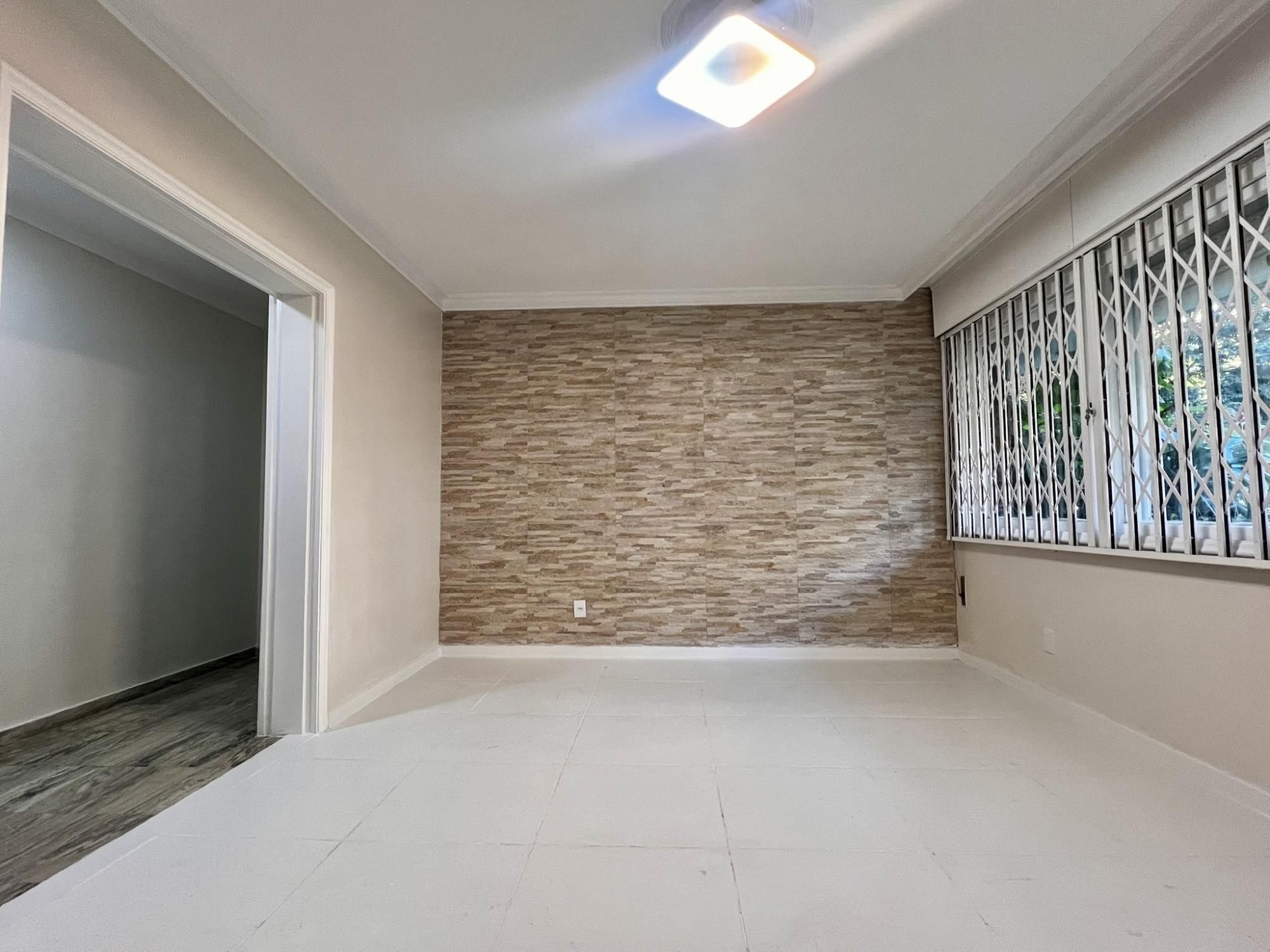 Apartamento térreo, 3 dormitórios com vaga de garagem