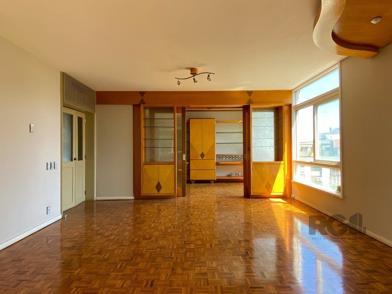 Apartamento à venda com 3 quartos, 194m² - Foto 2