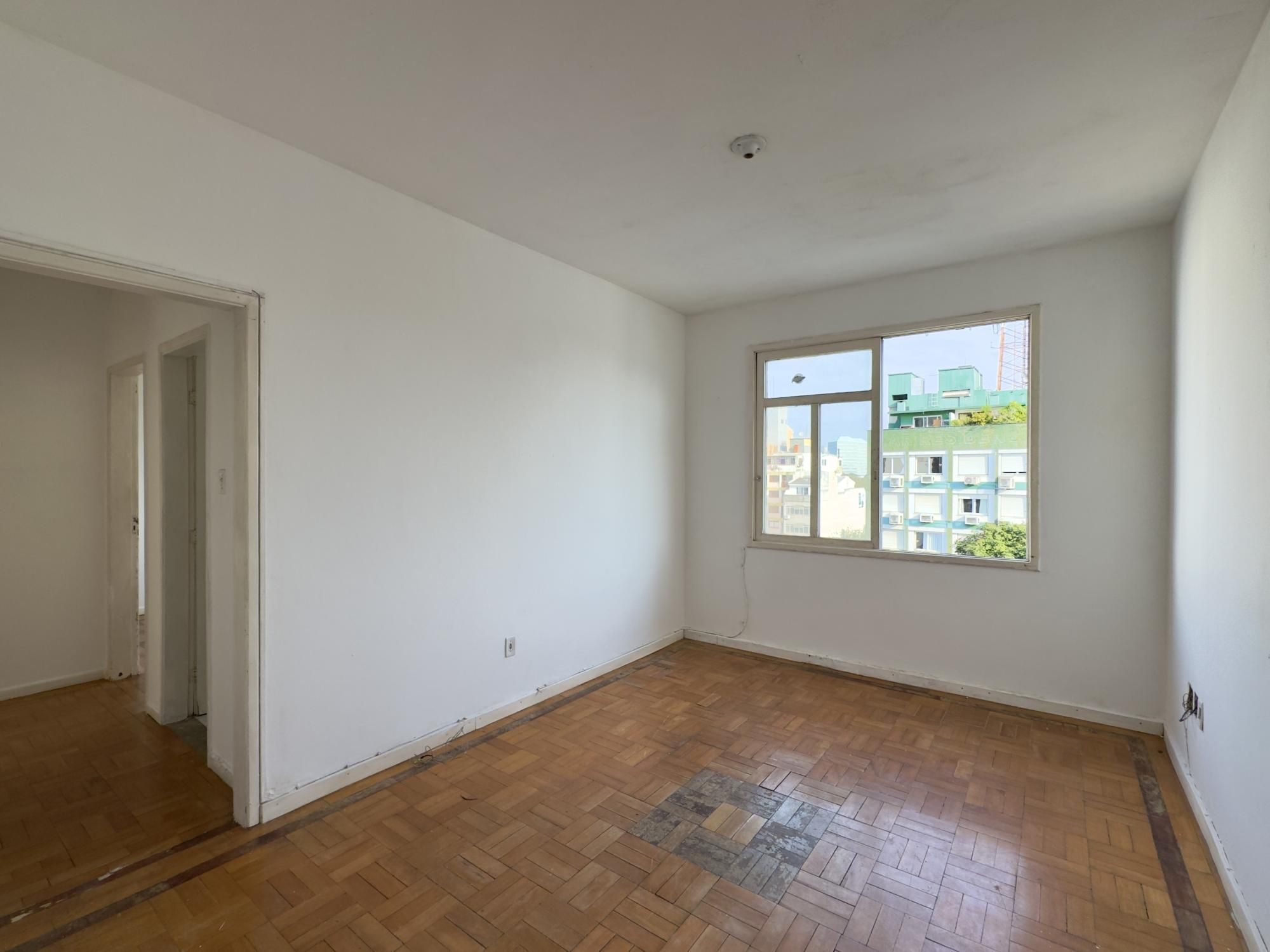 Apartamento, 2 dormitórios no bairro Centro Histórico em Porto Alegre para Comprar