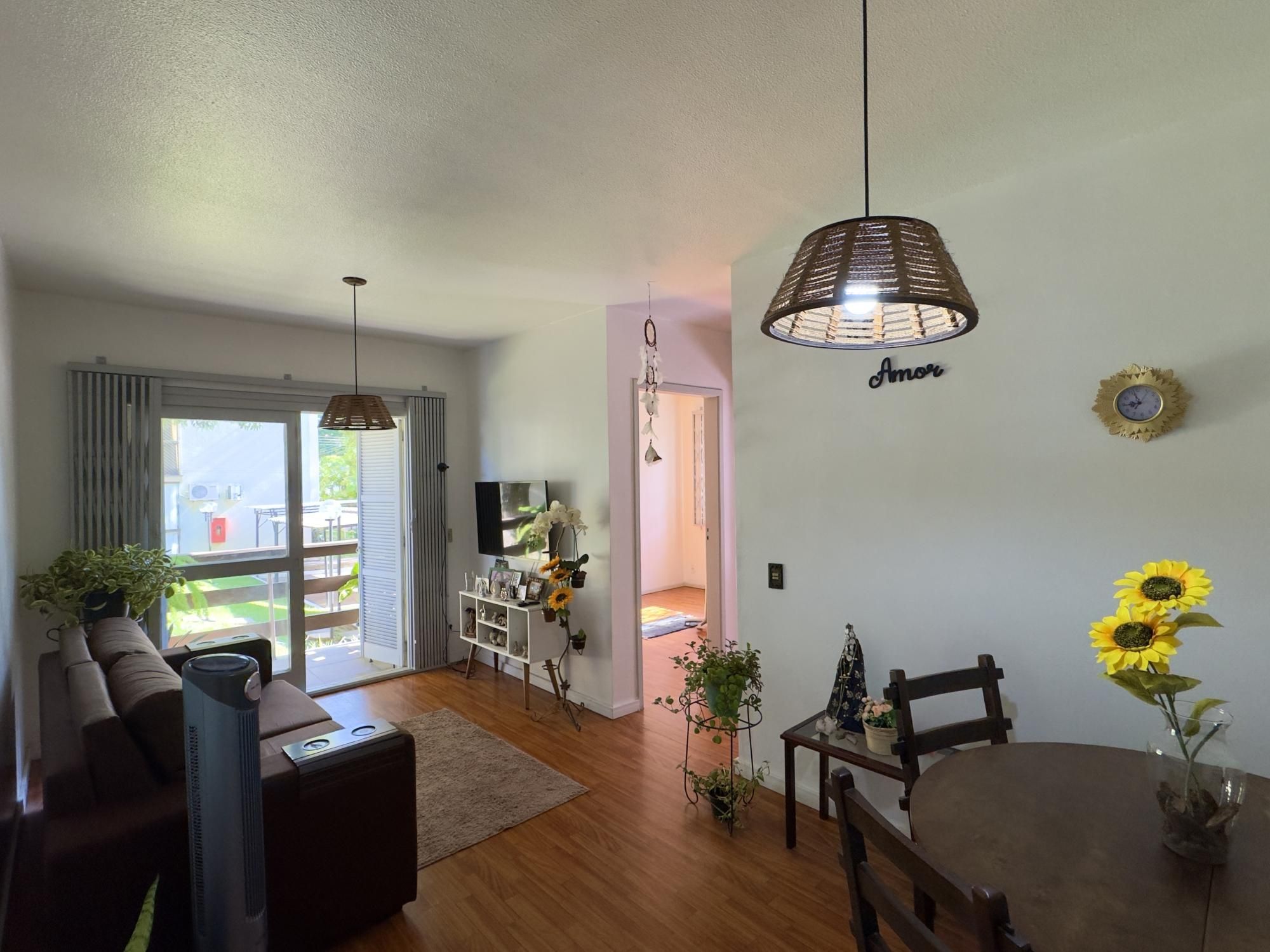 Apartamento 2 dormitório ensolarado e póximo ao Carrefour no bairro Partenon