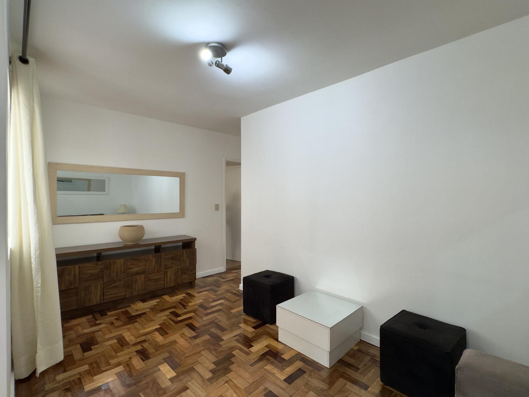 Apartamento de 3 dormitórios, super amplo e bem iluminado no Centro Histórico