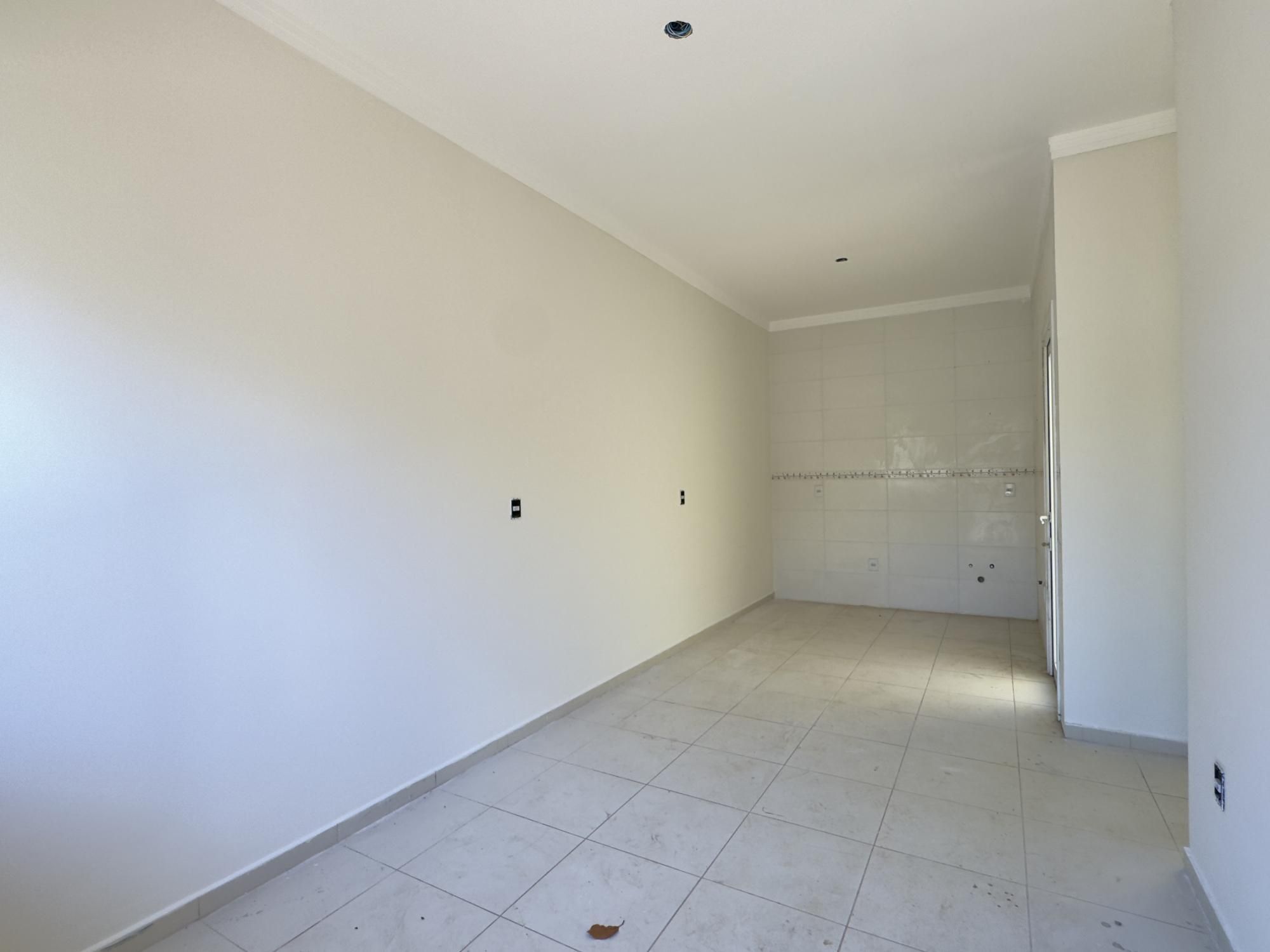 Casa em condomínio com 2 dormitórios, vaga de garagem e churrasqueira na Olaria