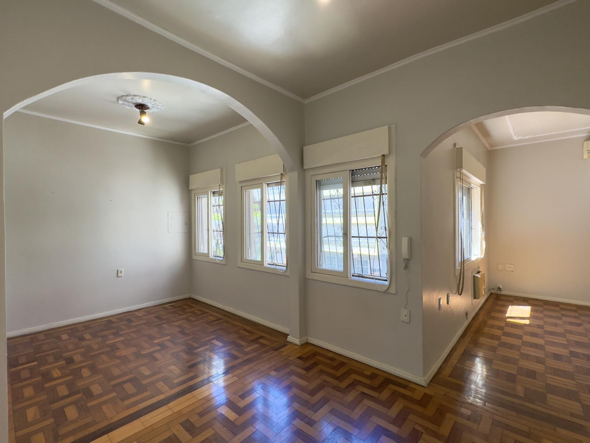 Apartamento super amplo 3 dormitório com ótima iluminação e ventilação no Centro