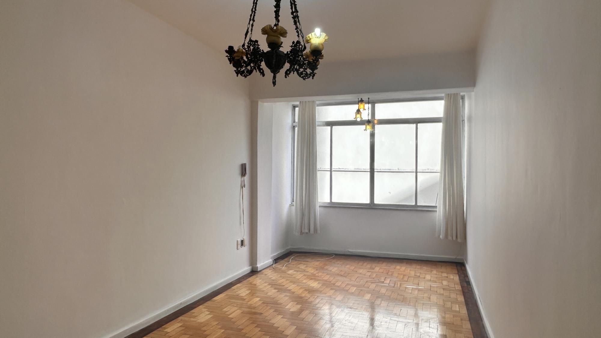 Apartamento 2 dormitórios com pátio