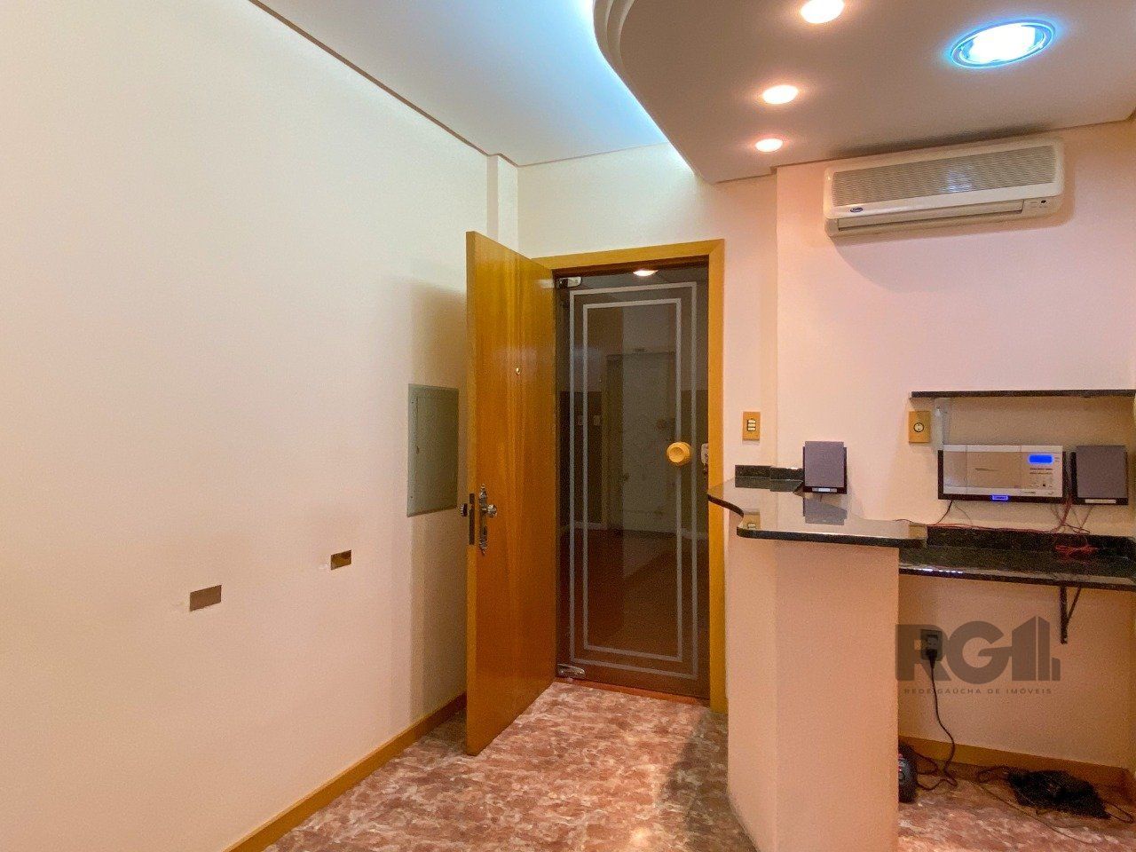 Sala Comercial à venda com 33m² no bairro Centro Histórico em Porto Alegre
