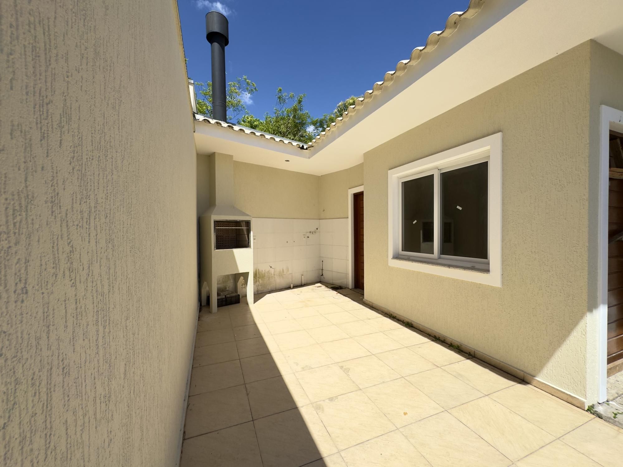 Casa em condomínio com 2 dormitórios, vaga de garagem e churrasqueira na Olaria