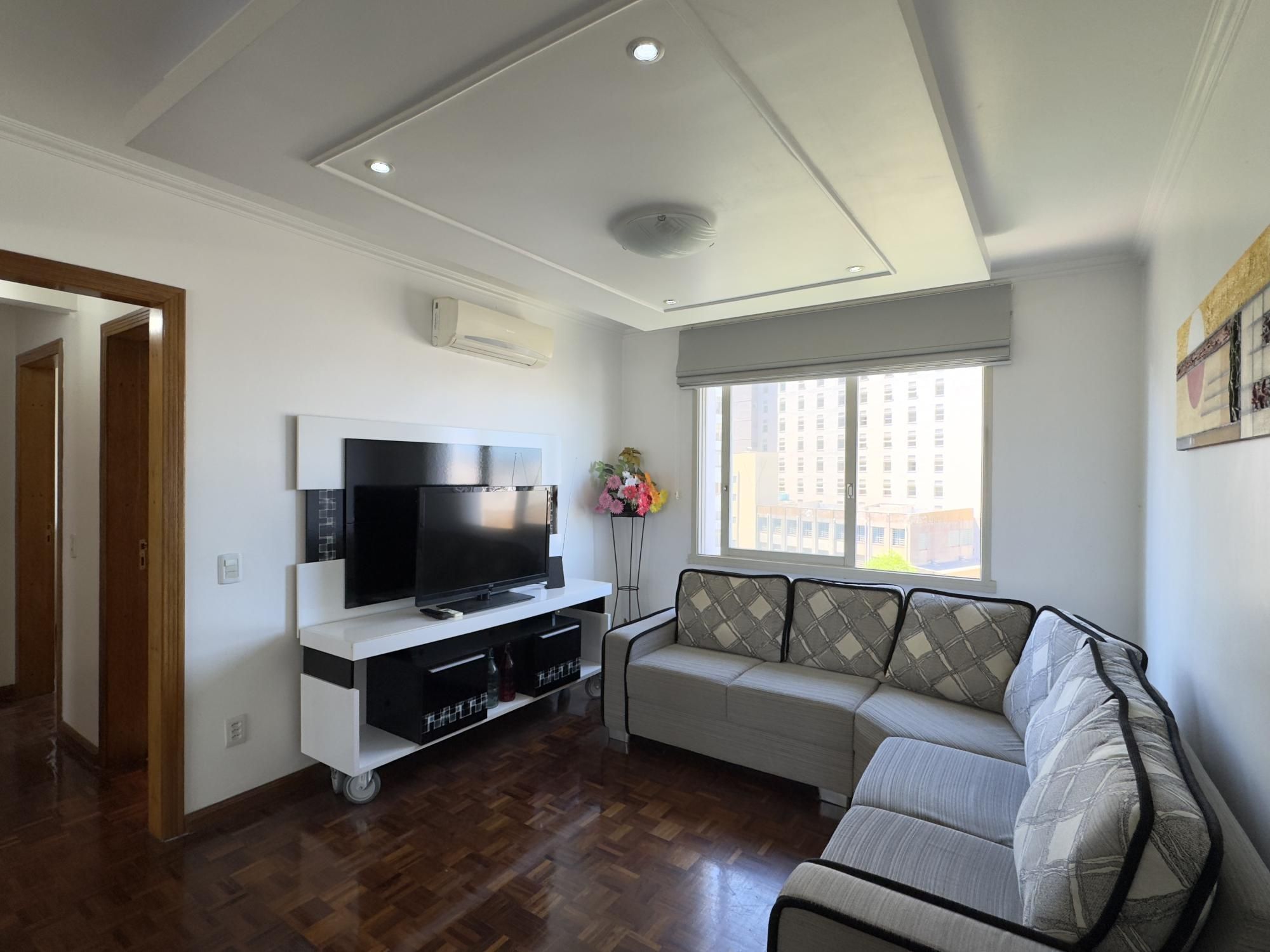 Apartamento mobiliado de 71m², com 2 dormitórios, sendo 1 suíte e vaga no Centro