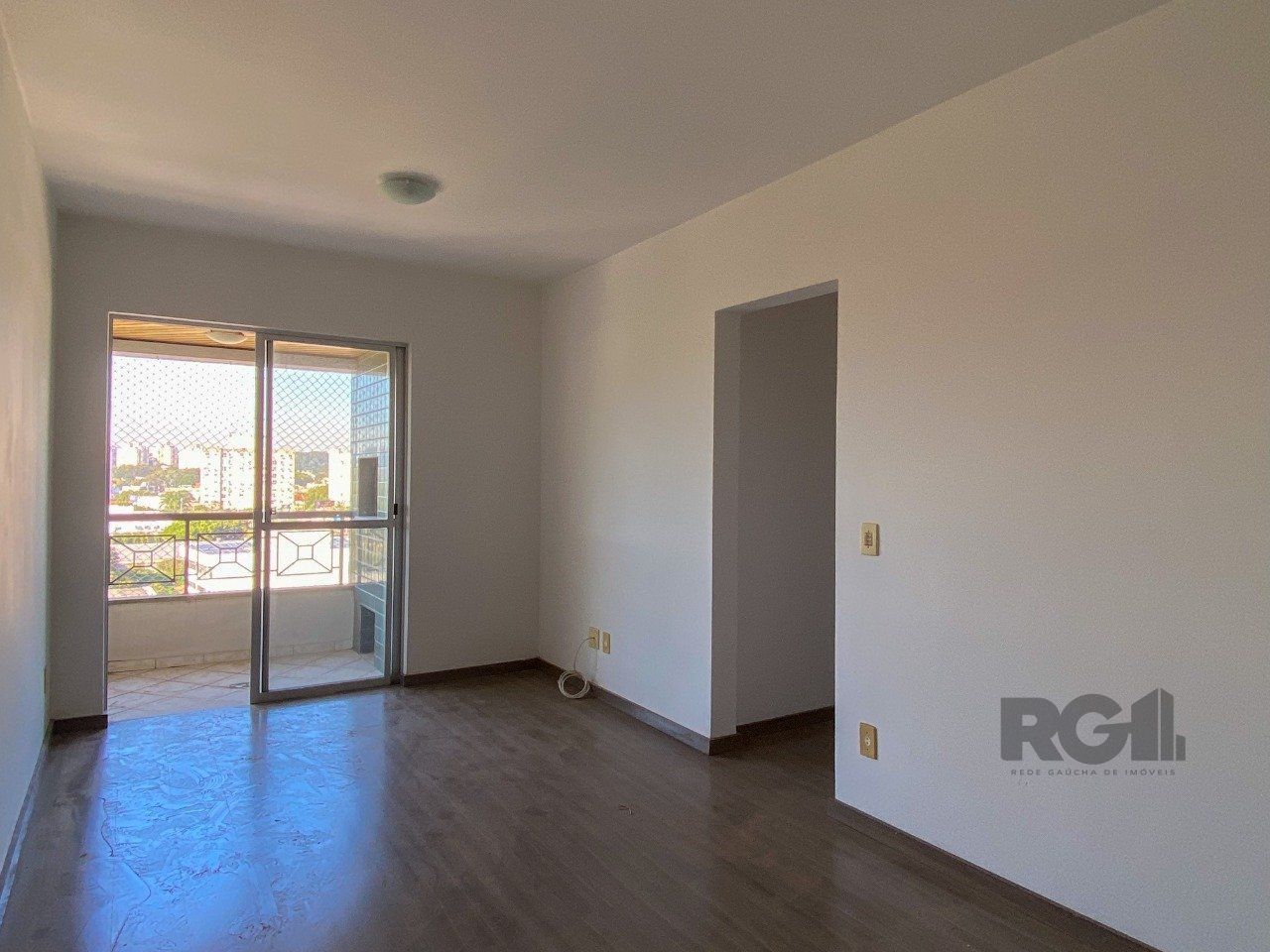 Apartamento à venda com 56m², 2 quartos, 1 vaga no bairro Cavalhada em Porto Alegre