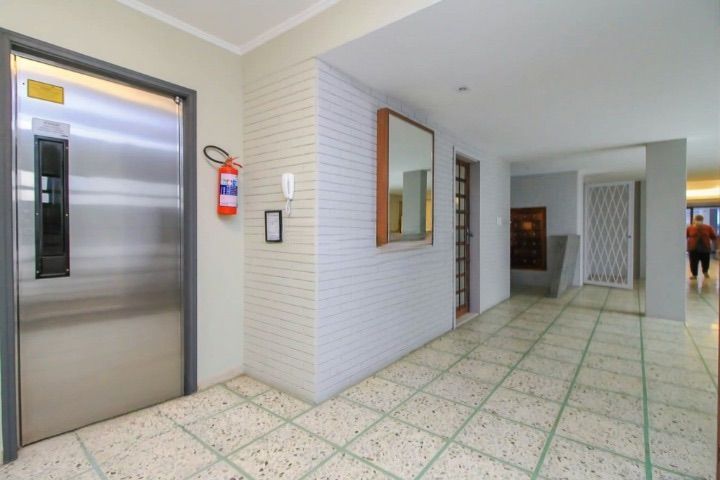 Apartamento tipo casa suspensa a venda bairro Bom Fim