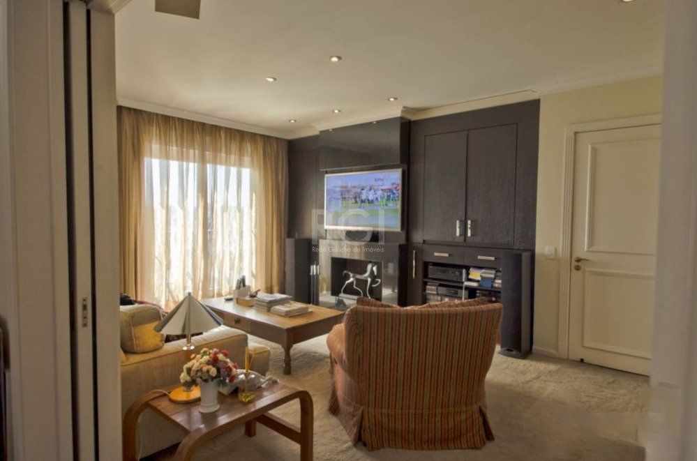 Apartamento à venda com 3 quartos, 272m² - Foto 2