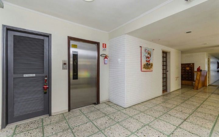 Apartamento tipo casa suspensa a venda bairro Bom Fim