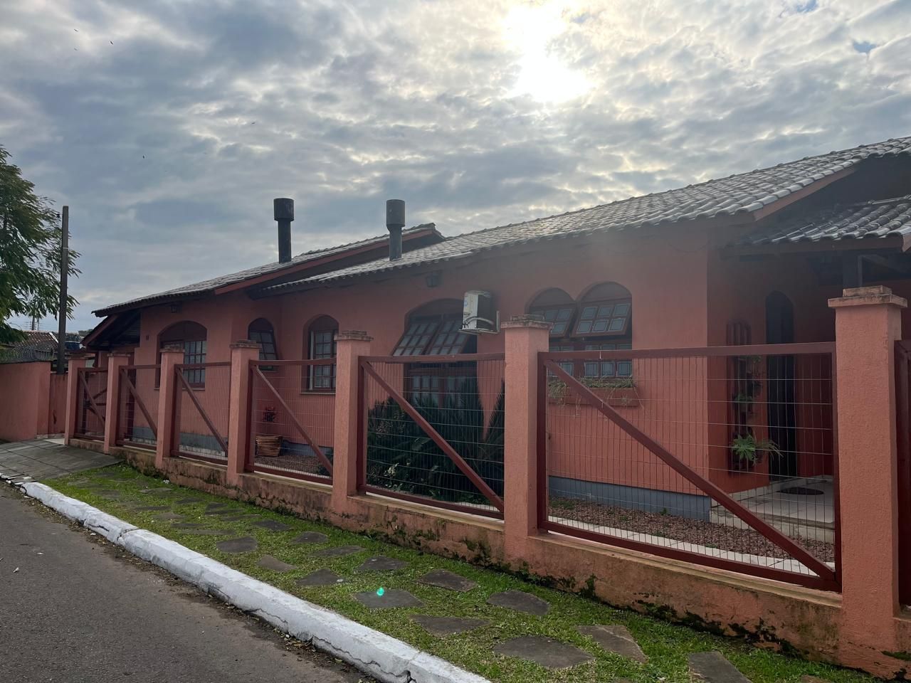 Casa 2 quartos à venda, 130m², Vila Eunice Velha - Cachoeirinha