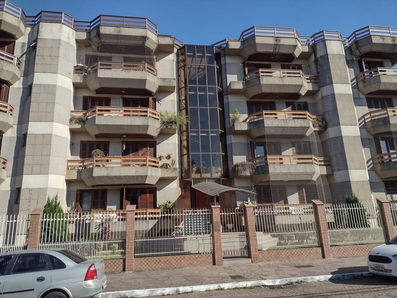 Apartamento à venda com 3 quartos, 140m² - Foto 1