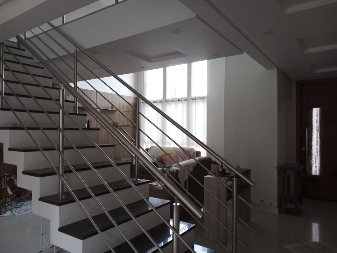 Casa sobrado 3 dormitórios, 1 suíte, vagas de garagem, Bairro Monte Carlo — foto 4