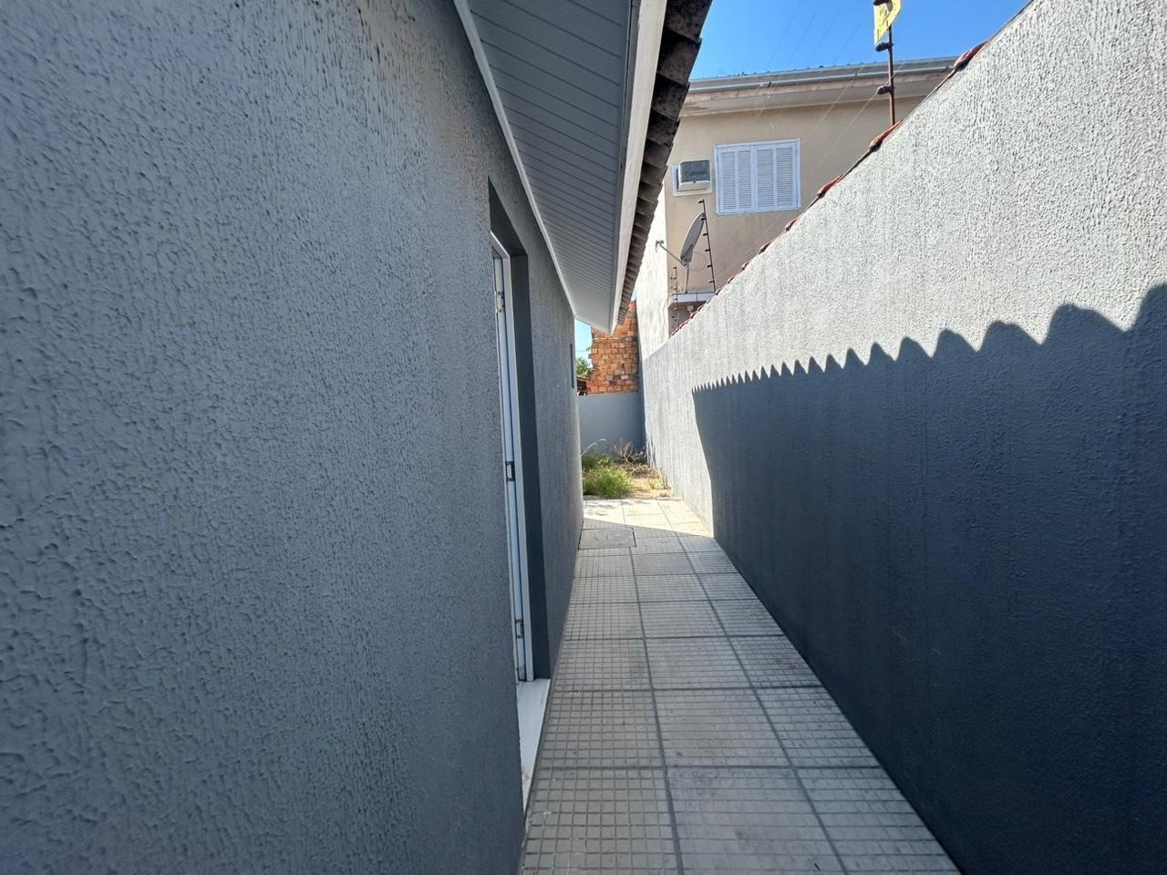 Casa 3 dormitórios, 1 suíte, vagas de garagem, Bairro Cohab — foto 3