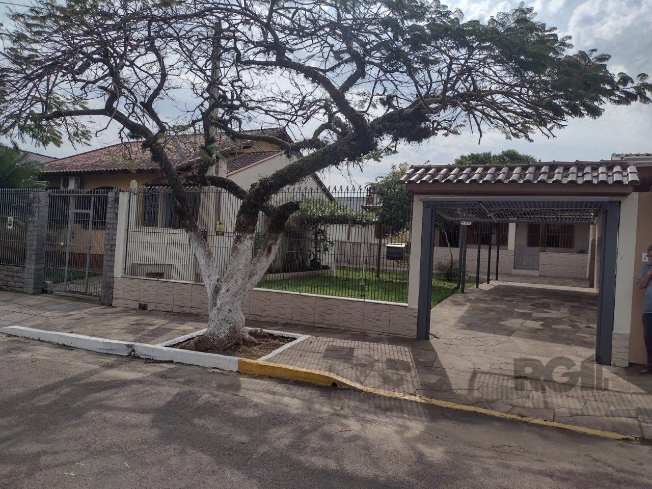 Casa à venda com 2 quartos, 165m² - Foto 1