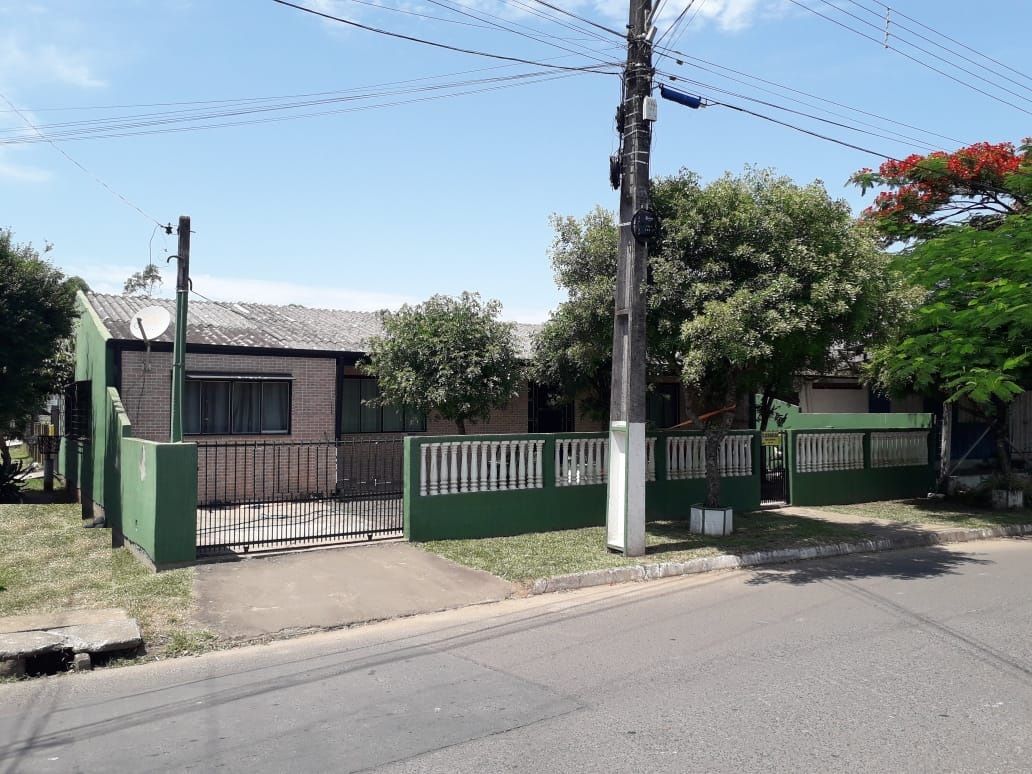 Casa de esquina 3 dormitórios, vaga de garagem, Bairro Monte Claro