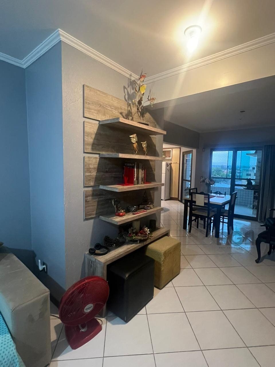 Apartamento semi mobiliado, 2 dormitórios, 1 suíte, vaga de garagem, Bairro Vila Veranópolis — foto 5