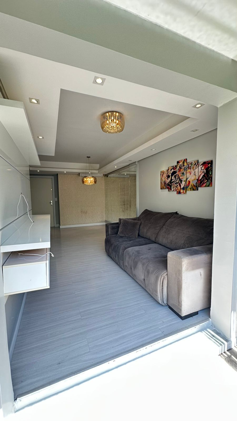 Apartamento mobiliado 3 dorms, 1 suíte, 1 vaga, Bairro Vila Cachoeirinha — foto 2