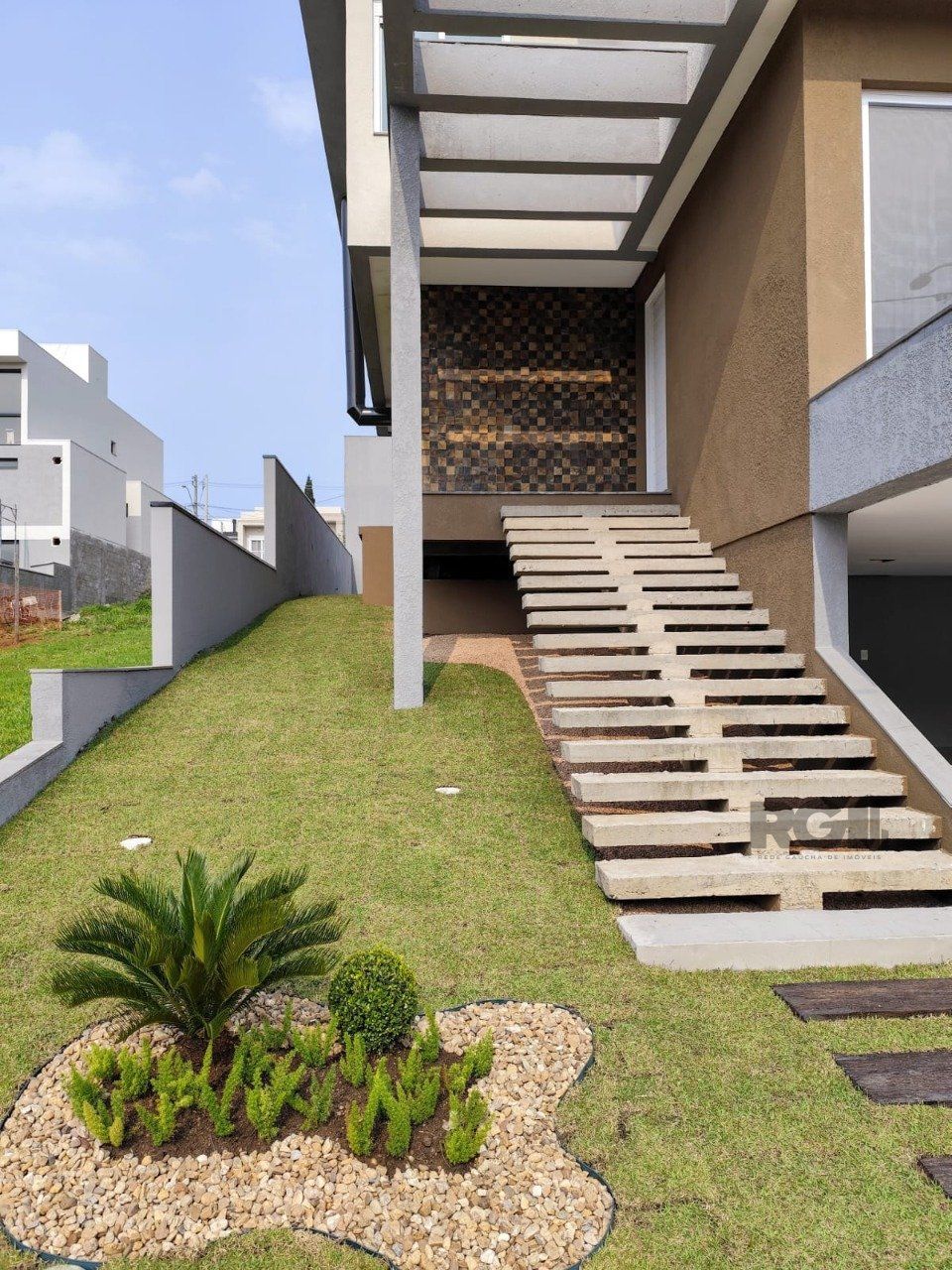 Casa sobrado 4 dormitórios, 1 suíte, 2 vagas Bairro Centro — foto 2