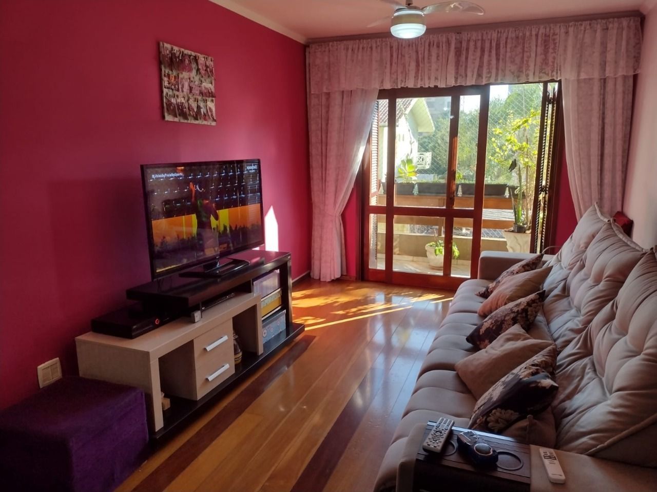 Apartamento à venda com 3 quartos, 140m² - Foto 2