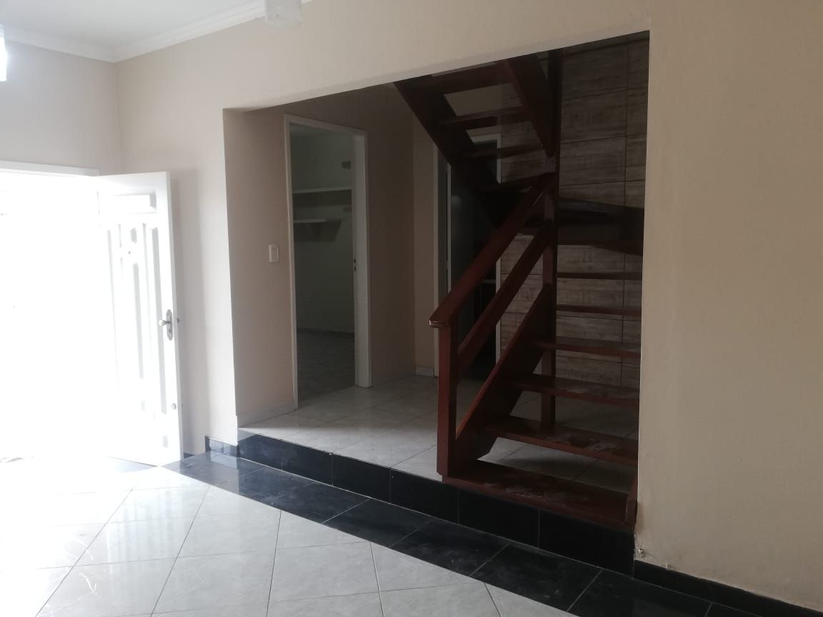 Casa sobrado semi mobiliado, 4 dormitórios, 1 suíte, vaga de garagem, Bairro Jardim do Bosque — foto 3