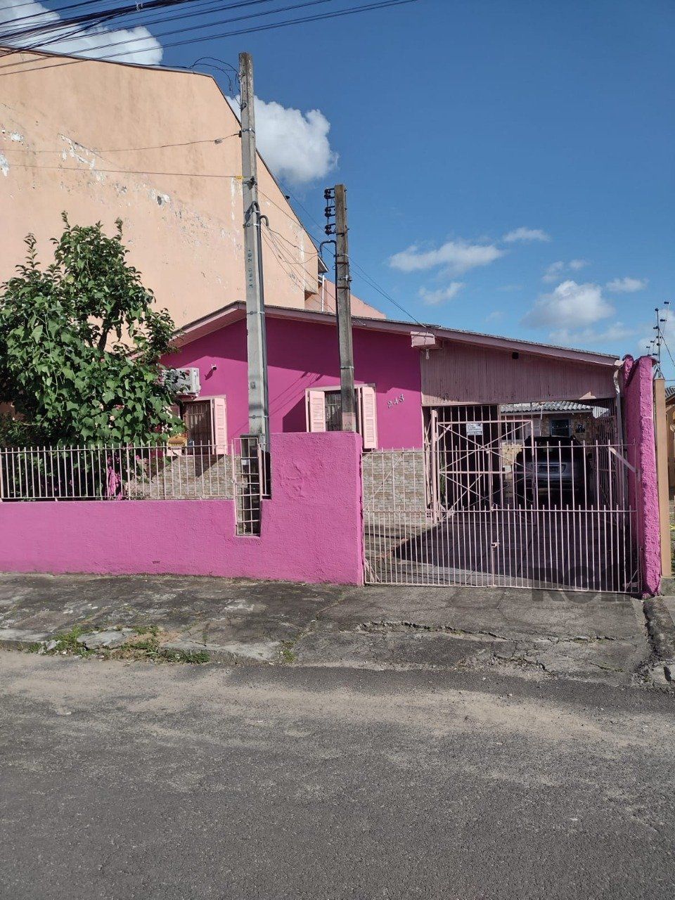Casa à venda com 3 quartos, 126m² - Foto 1