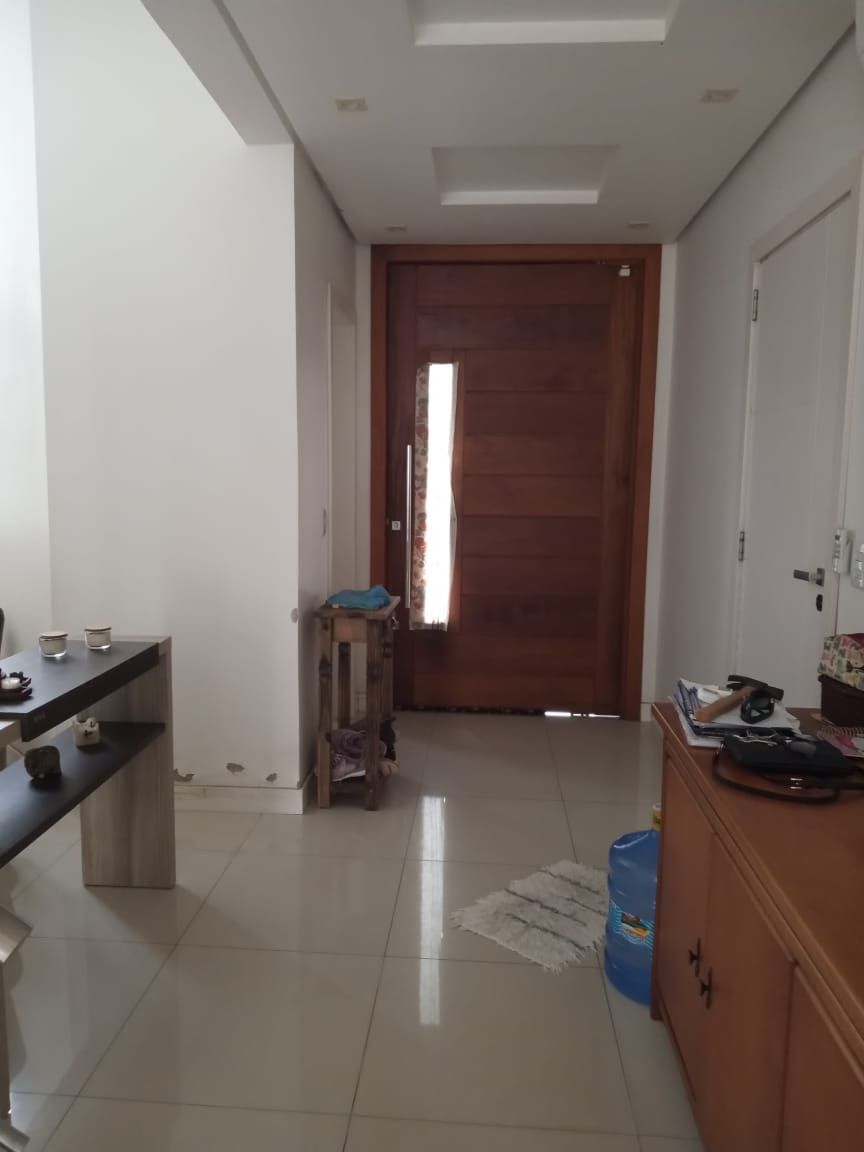 Casa sobrado 3 dormitórios, 1 suíte, vagas de garagem, Bairro Monte Carlo — foto 2