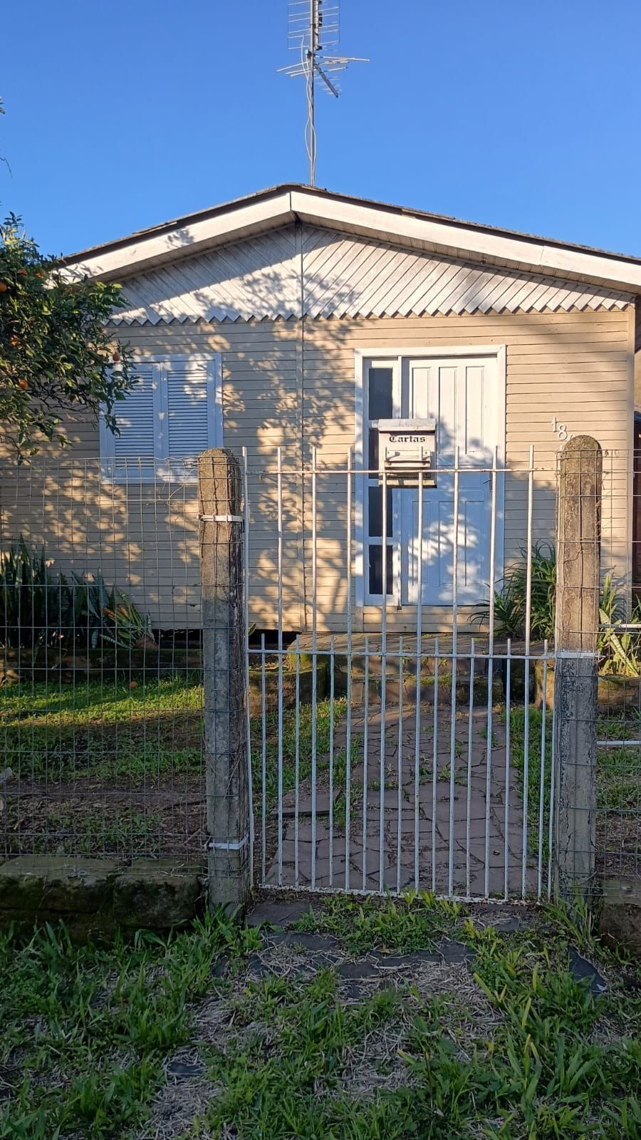 Casa 2 dormitórios, vaga de garagem, Bairro Monte Claro — foto 2