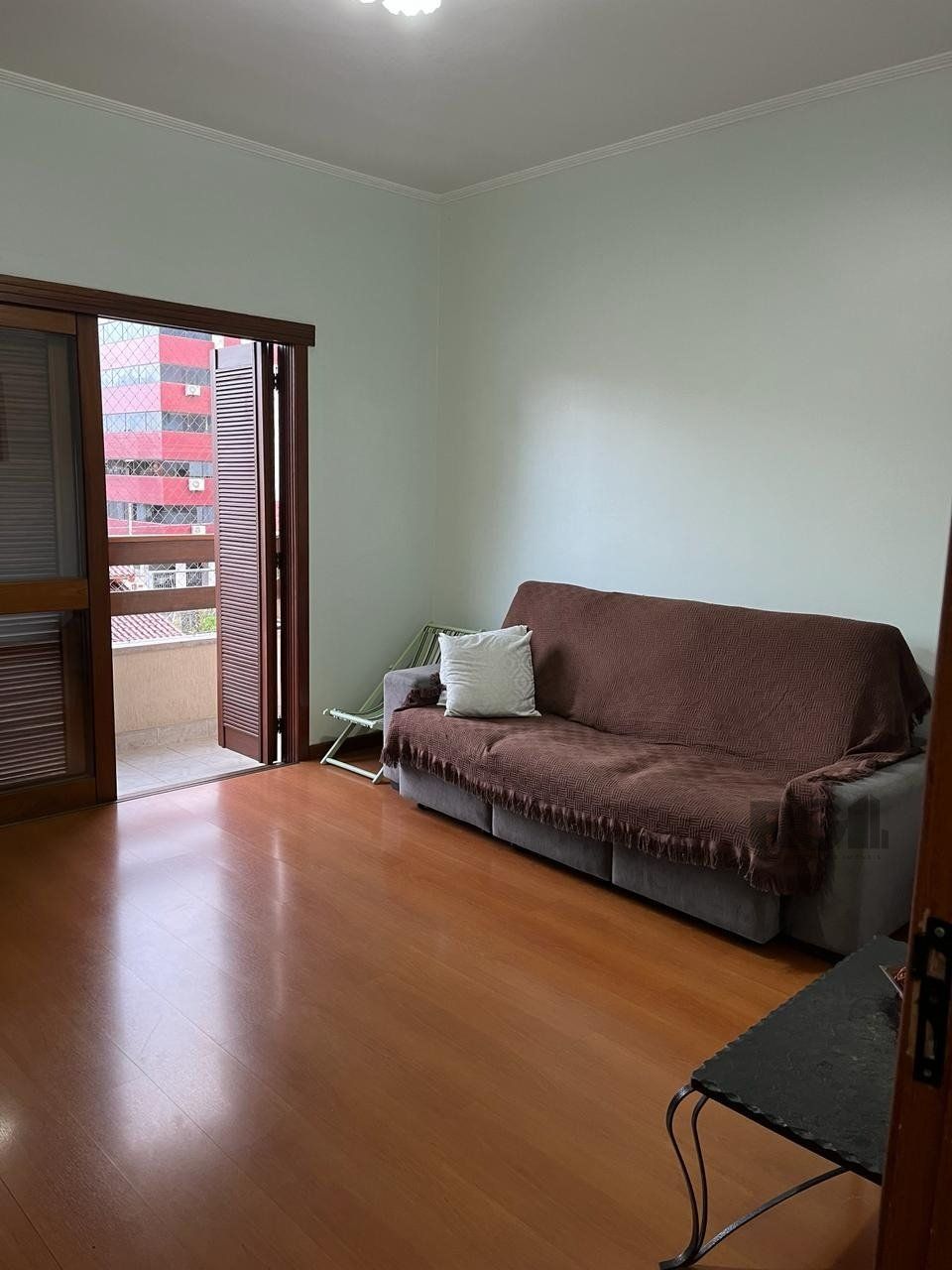 Apartamento à venda com 3 quartos, 130m² - Foto 2