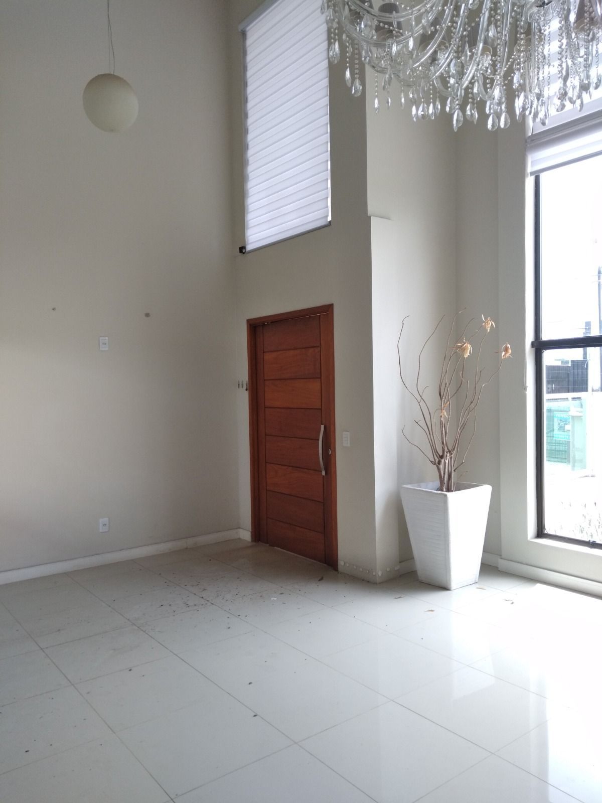 Casa triplex semi mobiliada, 3 dorms, 1 suíte, vaga de garagem, Bairro Dom Feliciano — foto 2