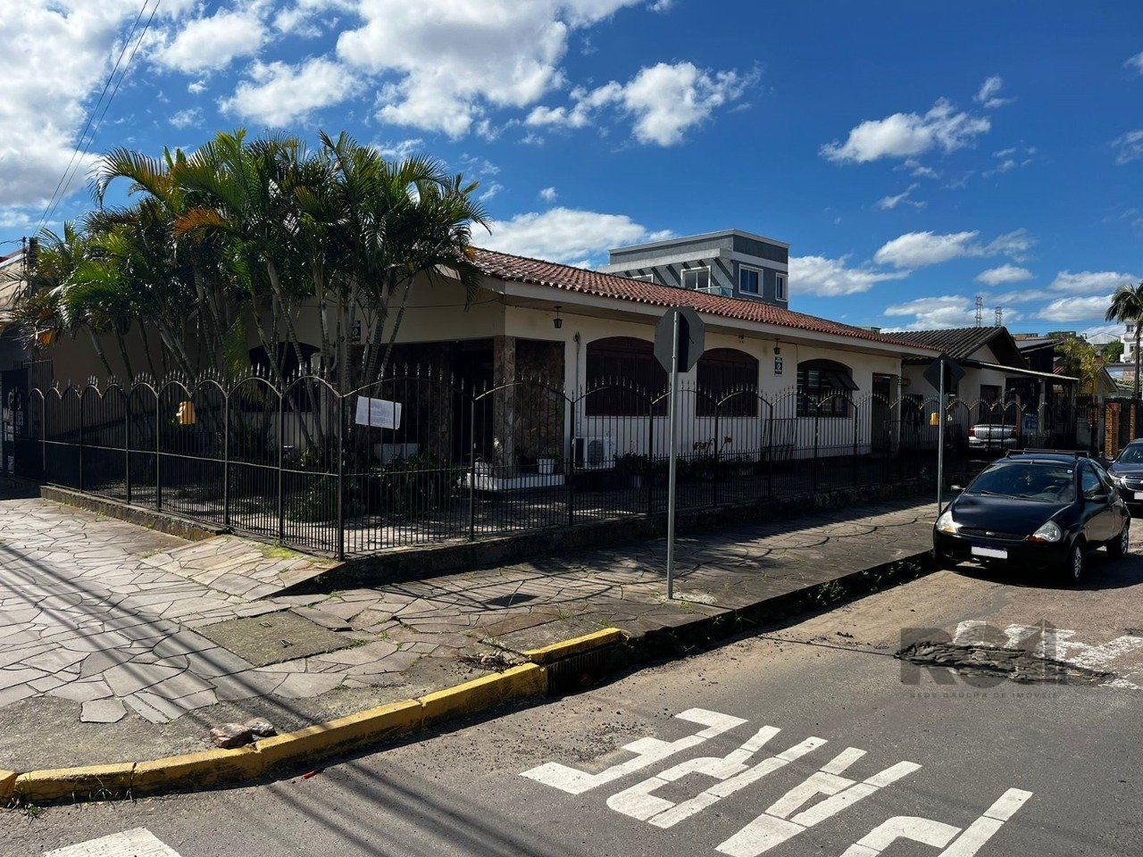 Casa à venda com 3 quartos, 120m² - Foto 1