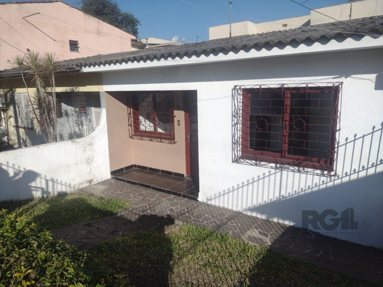 Casa à venda com 2 quartos, 61m² - Foto 2
