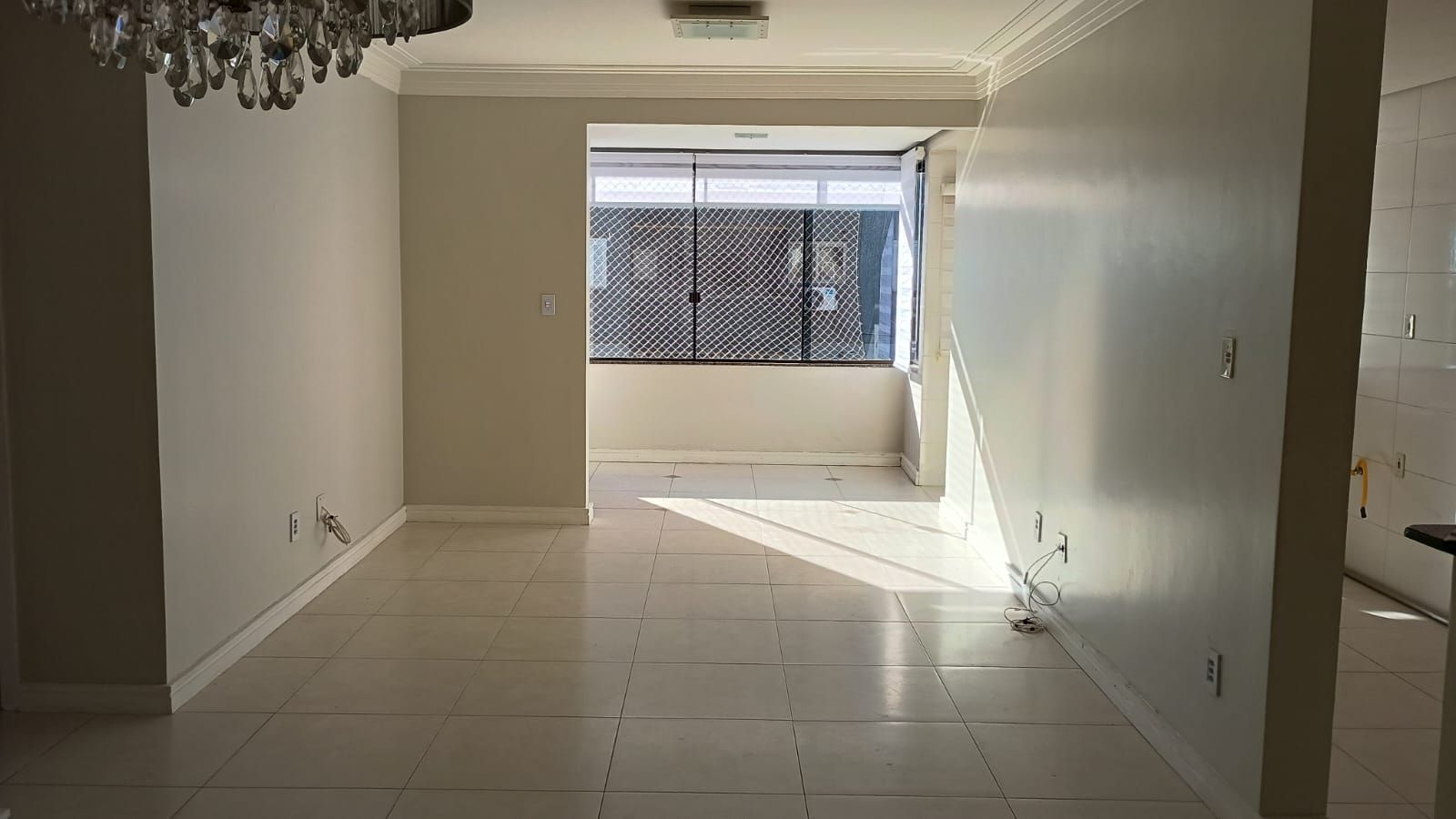 Apartamento 3 dormitórios, 1 suíte, 1 vaga de garagem, Bairro Vila Cachoeirinha — foto 4