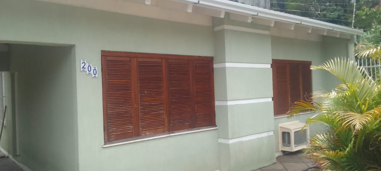 Casa 3 dormitórios, 2 suítes, 2 vagas, Bairro Vila Cachoeirinha — foto 2