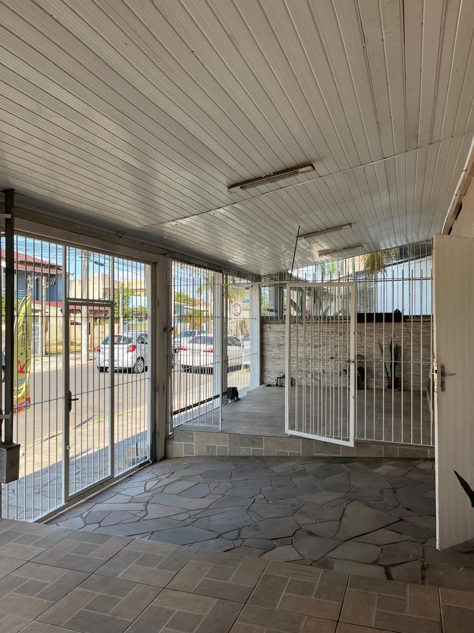 Casa sobrado 4 dormitórios, 1 suíte, vaga de garagem, Bairro Jardim do Bosque — foto 2
