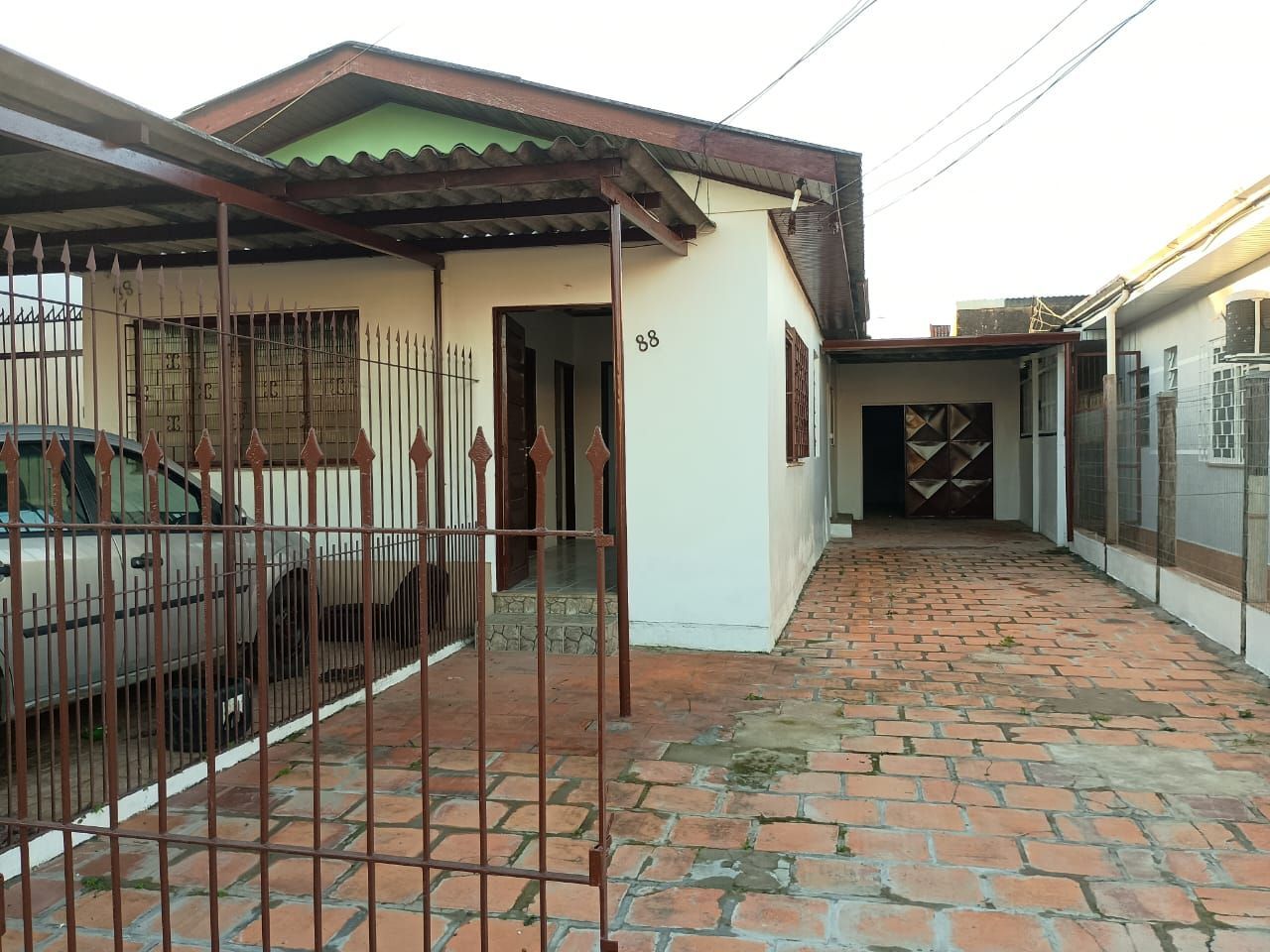 Casa à venda com 3 quartos, 101m² - Foto 1