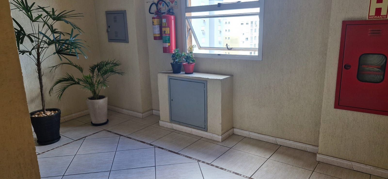 Apartamento 2 dormitórios, 1 suíte, Bairro Vista Alegre — foto 2