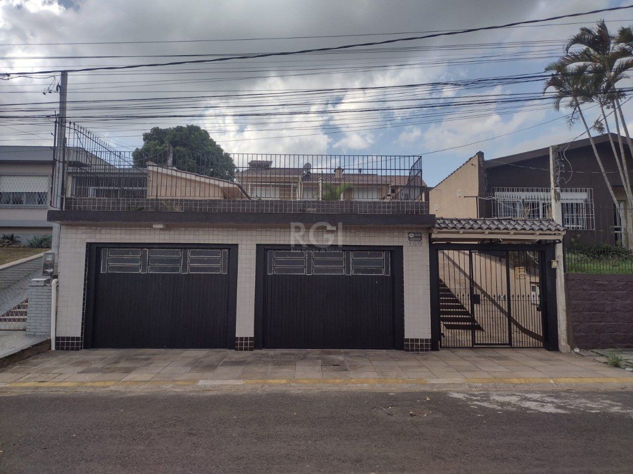 Sobrado à venda com 4 quartos, 350m² - Foto 1