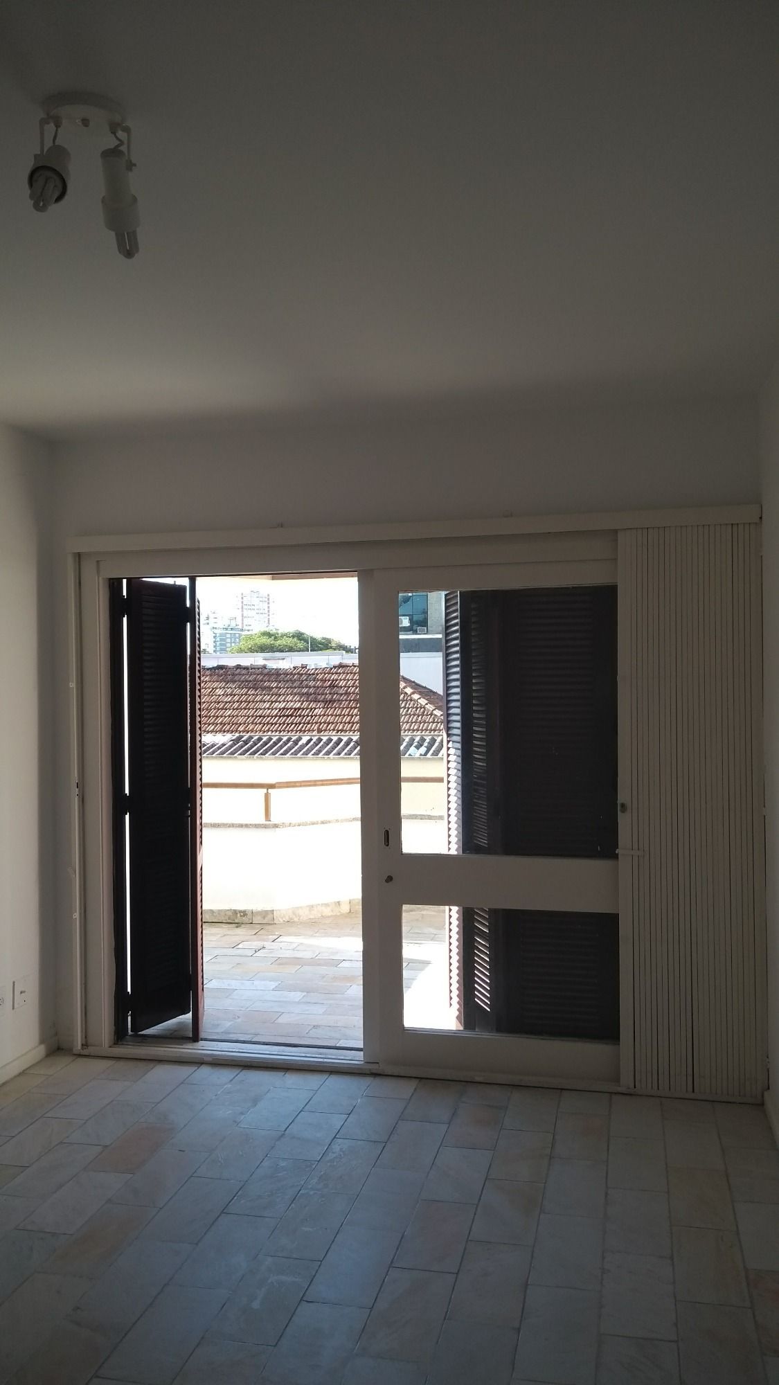 Apartamento à venda com 1 quarto, 74m², 1 vaga, Avenida Goethe no bairro Rio Branco em Porto Alegre