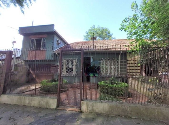 Casa 3 dormitórios no bairro Petrópolis