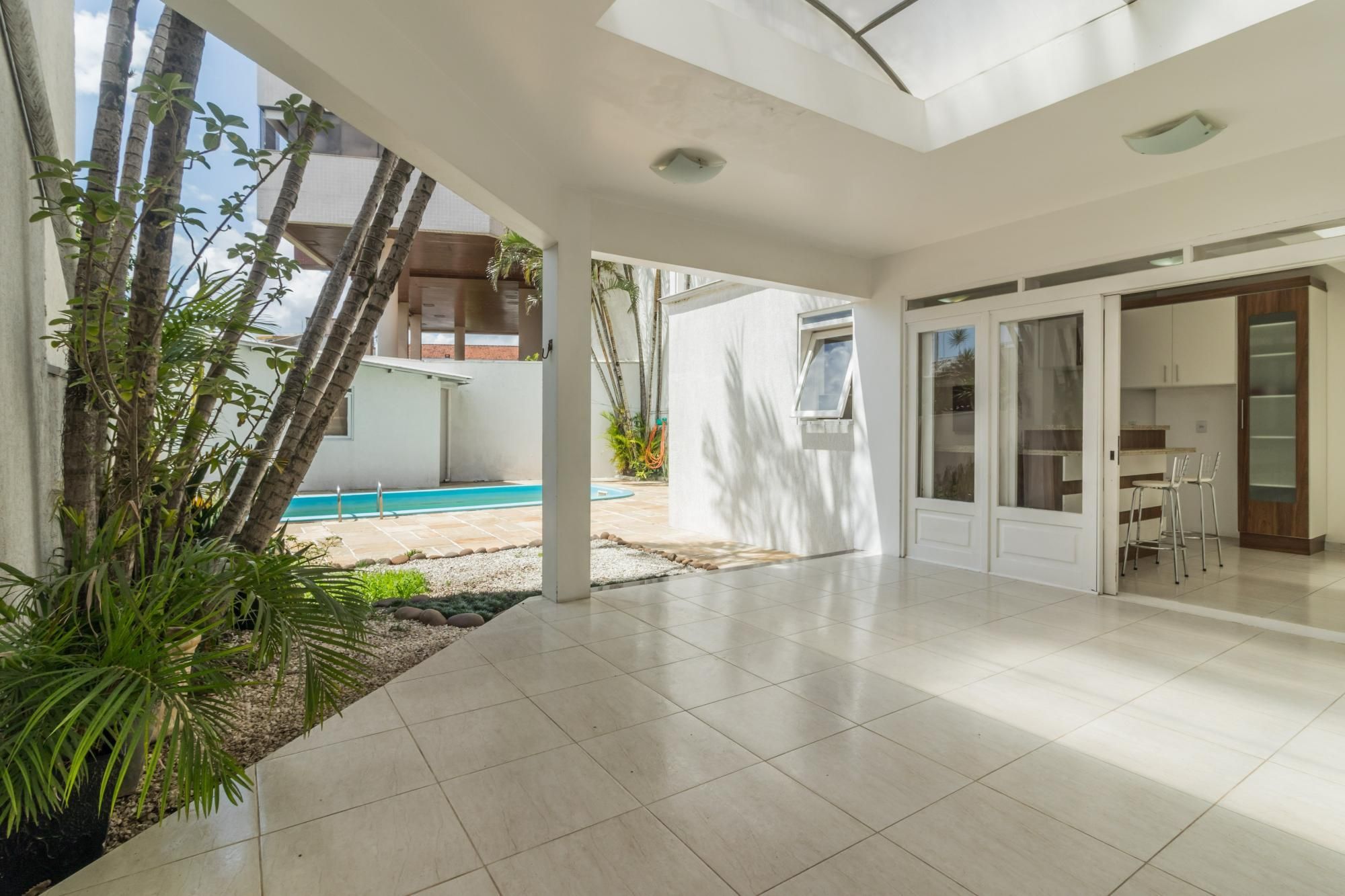Casa à venda com 4 quartos, 250m² - Foto 26