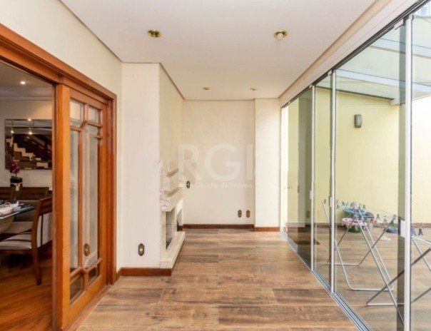 Casa à venda com 5 quartos, 250m² - Foto 3