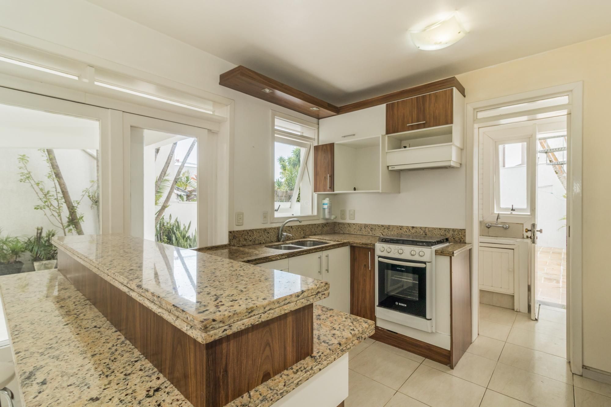 Casa à venda com 4 quartos, 250m² - Foto 4
