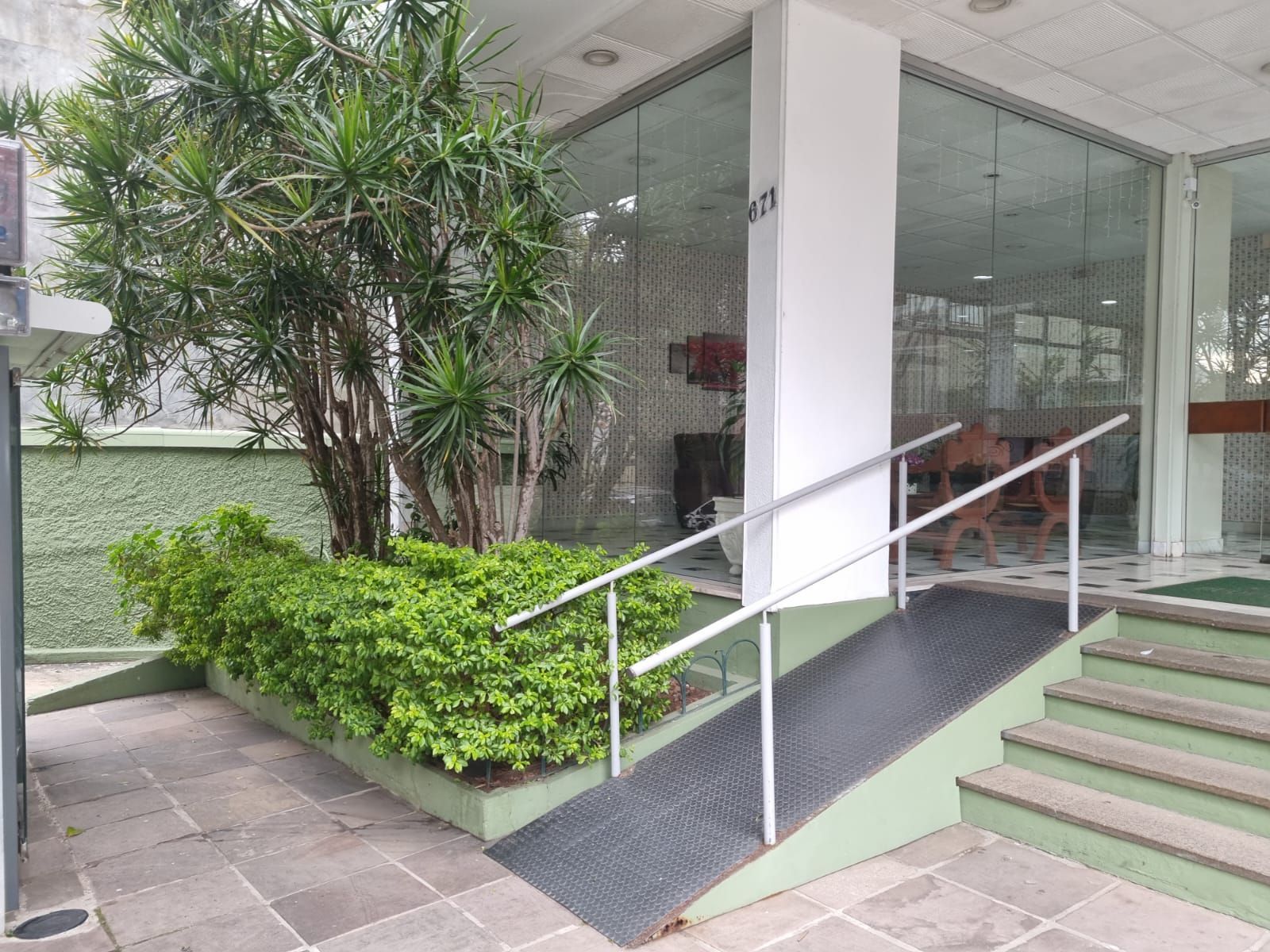 Apartamento à venda com 99m², 3 quartos, 1 suíte, 1 vaga no bairro Centro Histórico em Porto Alegre