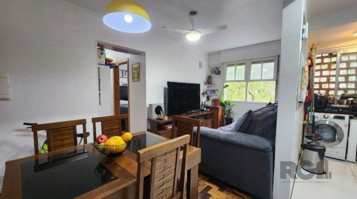 Apartamento à venda com 55m², 2 quartos, 1 vaga no bairro Petrópolis em Porto Alegre